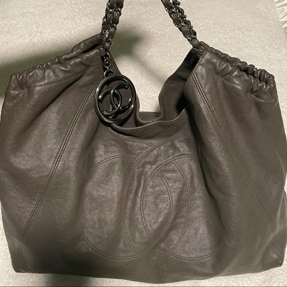 Distressed Caviar XL Coco Cabas